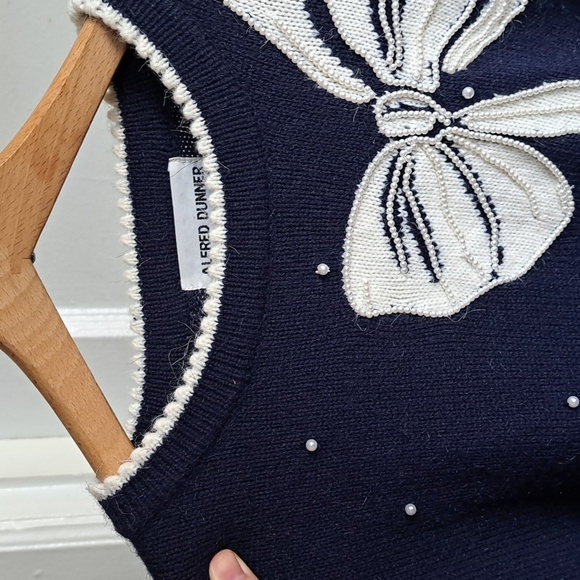 XL Navy Pearl Sweater - Preppy Navy Bow sweater - Vintage Alfred Dunner - Picture 7 of 8